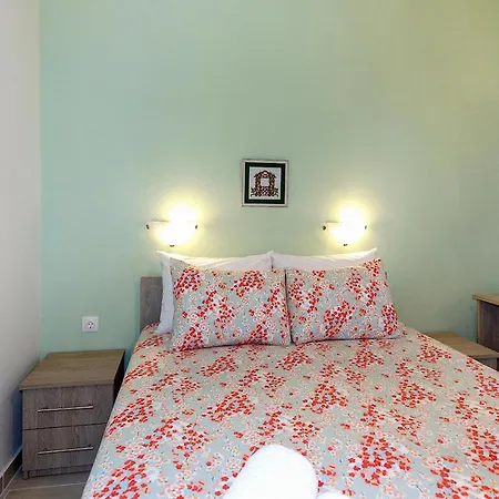 公寓 Agapitos 尼基季